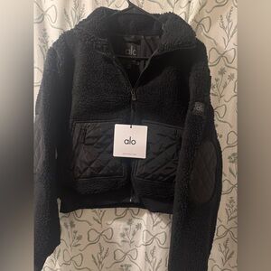Alo yoga sherpa edge bomber